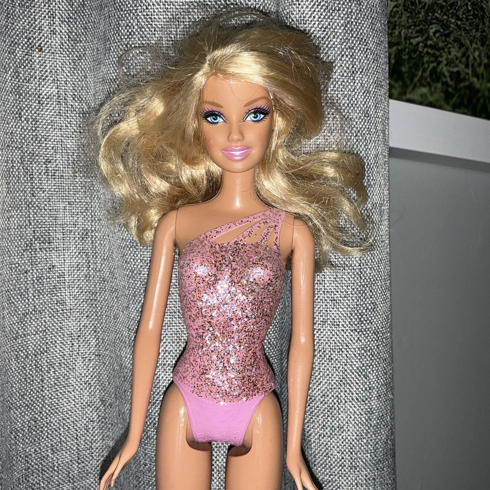 Barbie 2009 doll Glitter Magic Blingdom T2460 pink sparkle permanent leotard